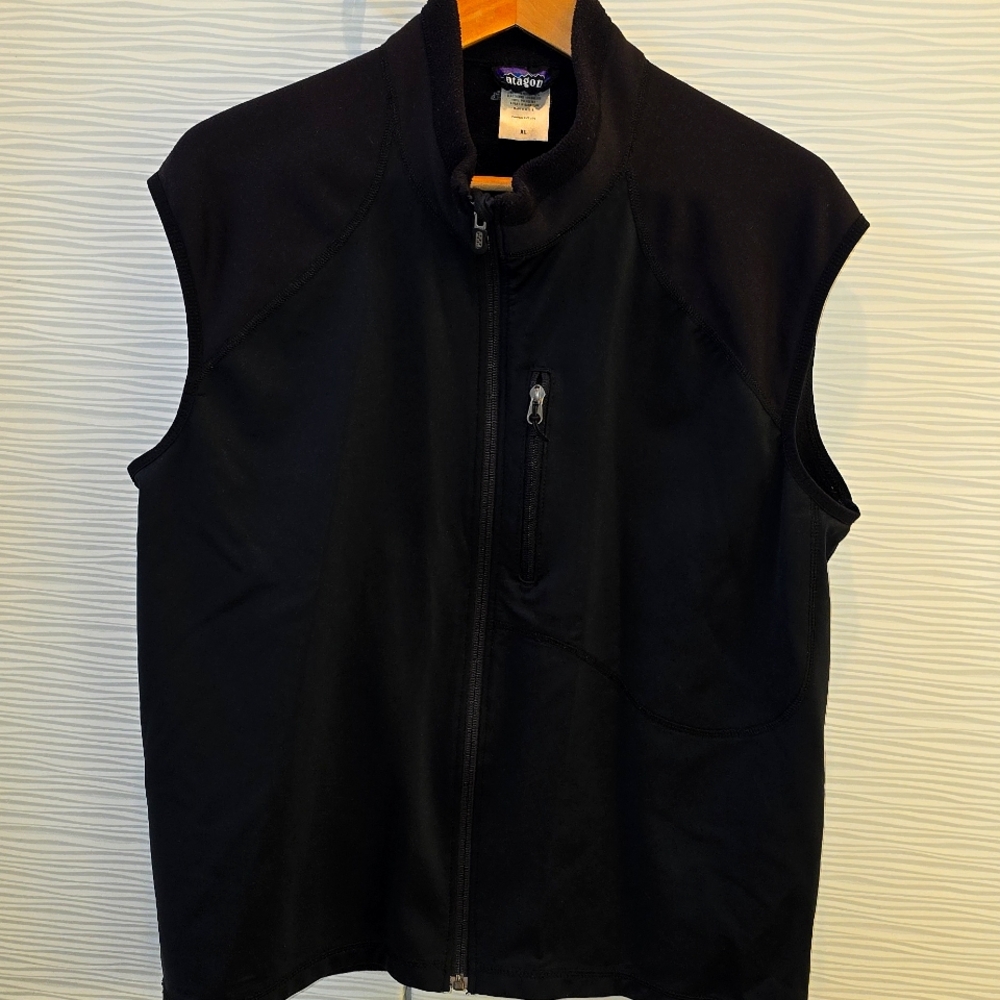 Patagonia Vintage Black Sleeveless Zip-Up Vest